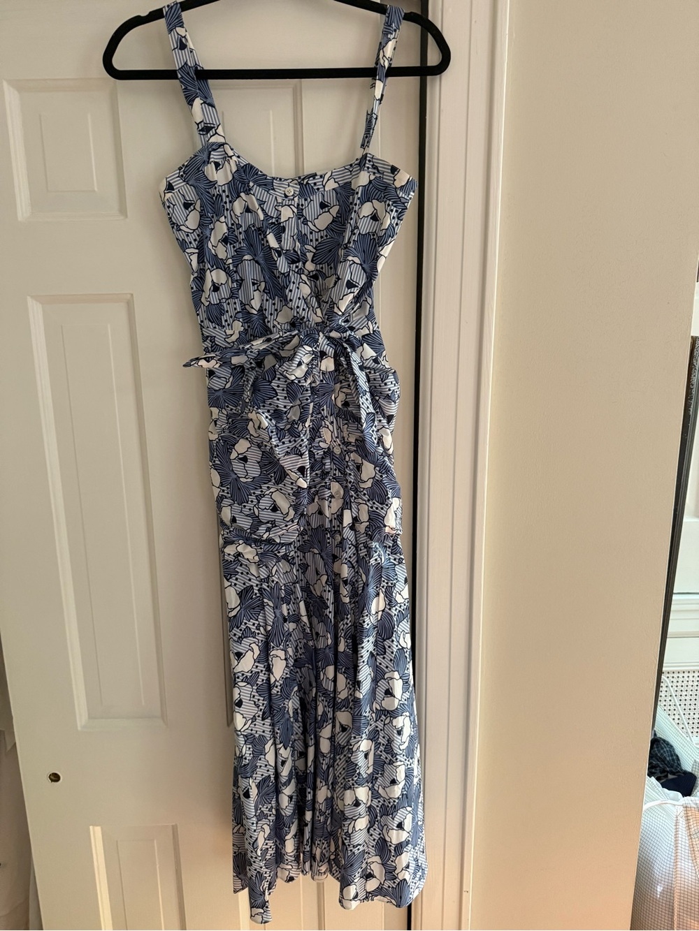 VERONICA BEARD MARENA GATHERED PRINTED FLORAL COTTON POPLIN MIDI DRESS - Picture 8 of 8
